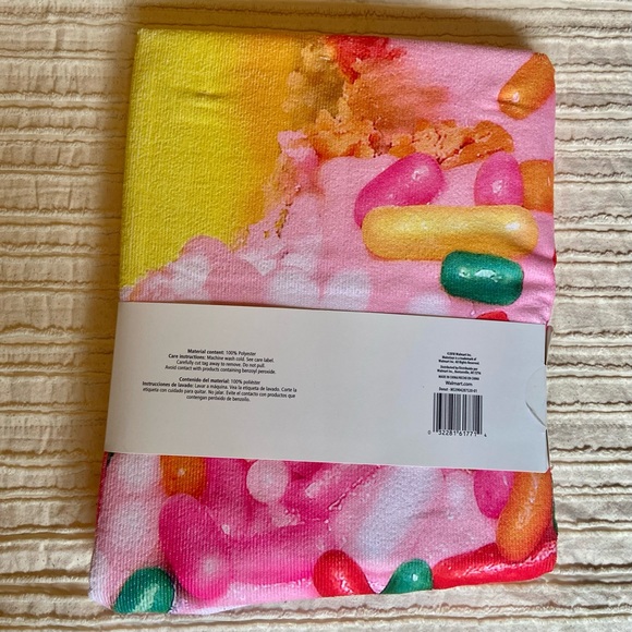 NEW Round 4’ Large Donut Beach Towel NWT Over 4 Feet - Picture 3 of 10